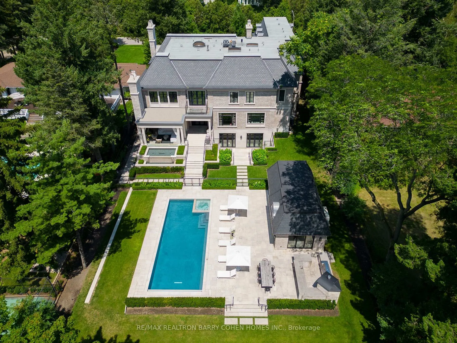 Photo 2 of 19 Country Lane, North York, Bridle Path-Sunnybrook-York Mills — HOMEH