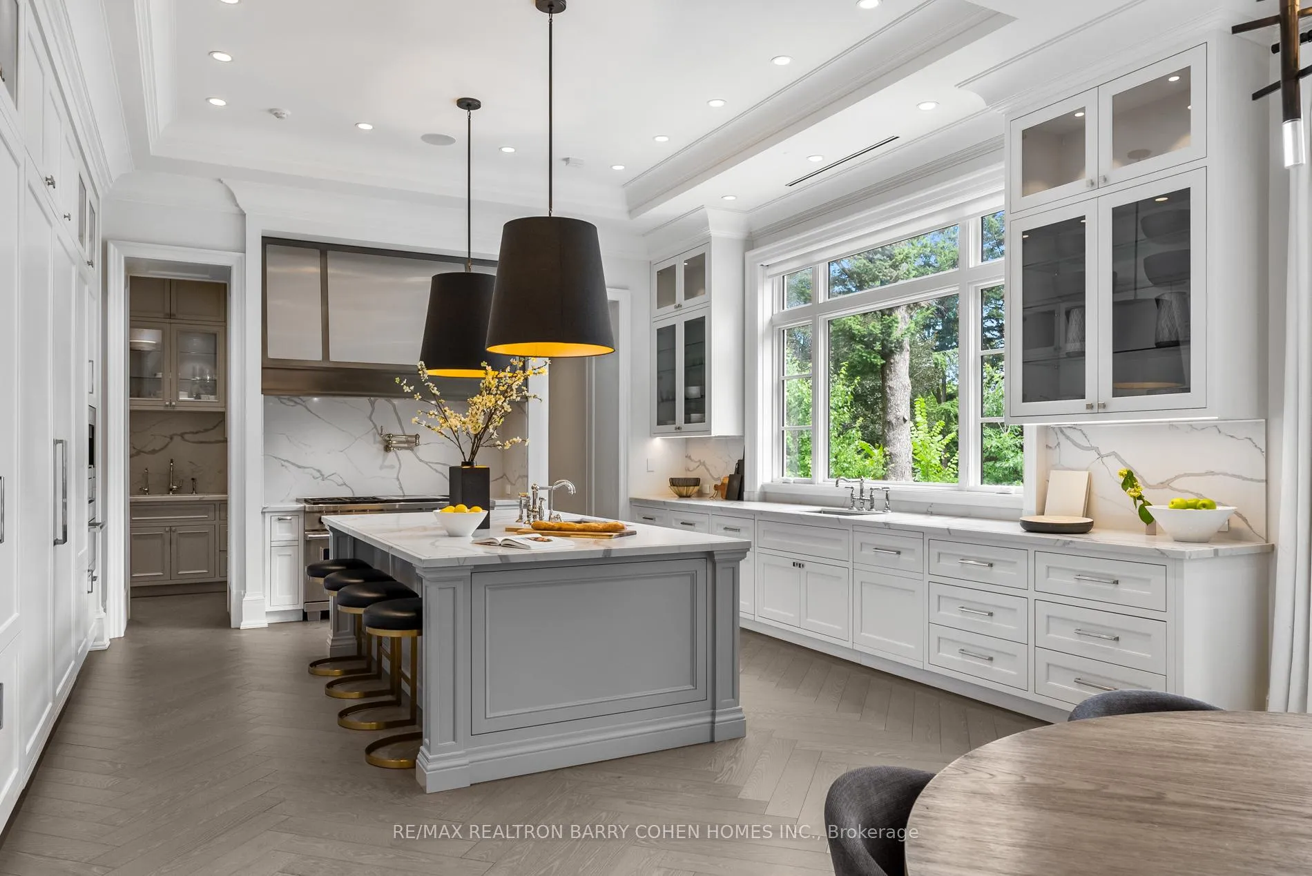 Photo 14 of 19 Country Lane, North York, Bridle Path-Sunnybrook-York Mills — HOMEH