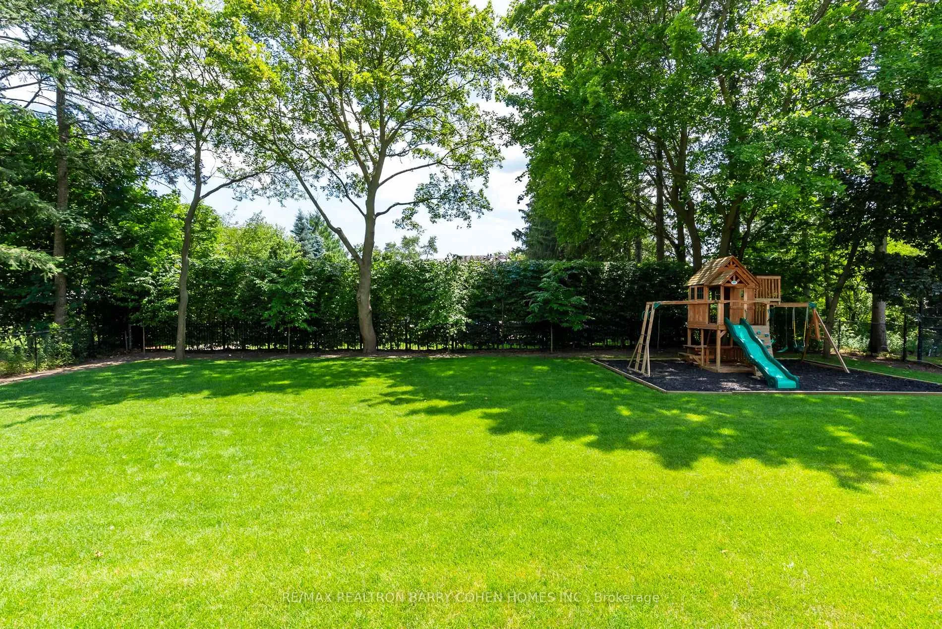 Photo 47 of 19 Country Lane, North York, Bridle Path-Sunnybrook-York Mills — HOMEH