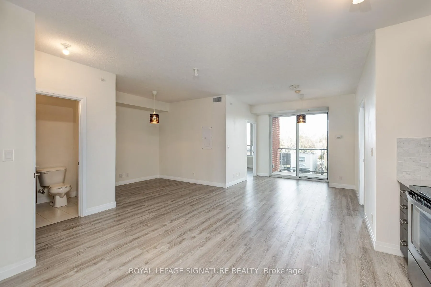 Photo 3 of Unit 537, 22 Easthaven Drive, Scarborough, Birchcliffe-Cliffside — HOMEH
