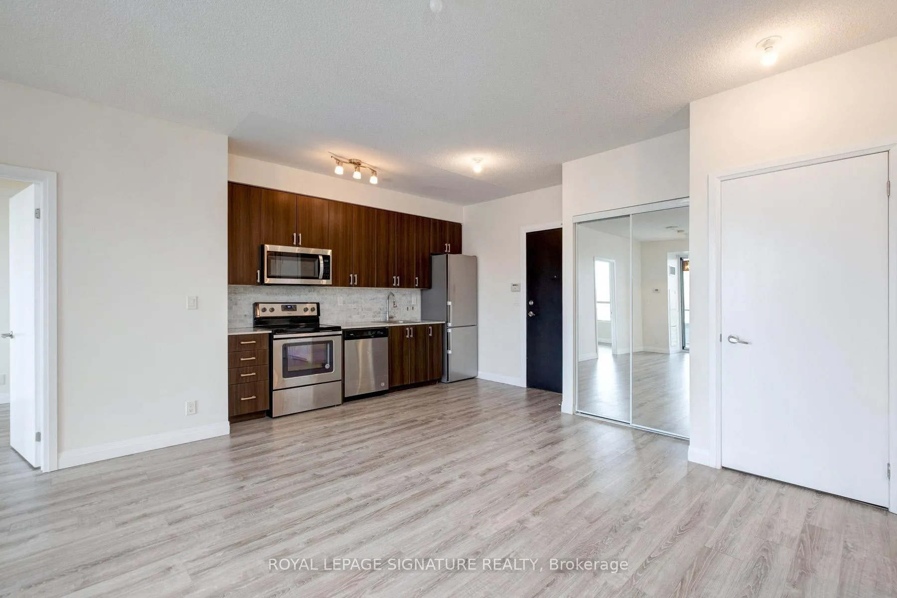 Photo 5 of Unit 537, 22 Easthaven Drive, Scarborough, Birchcliffe-Cliffside — HOMEH