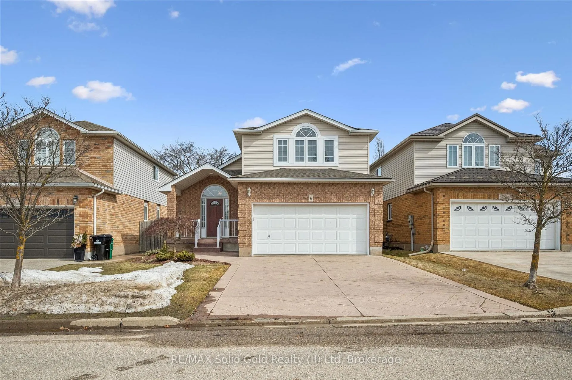 Photo 2 of 6 Keller Crescent, Kitchener — HOMEH