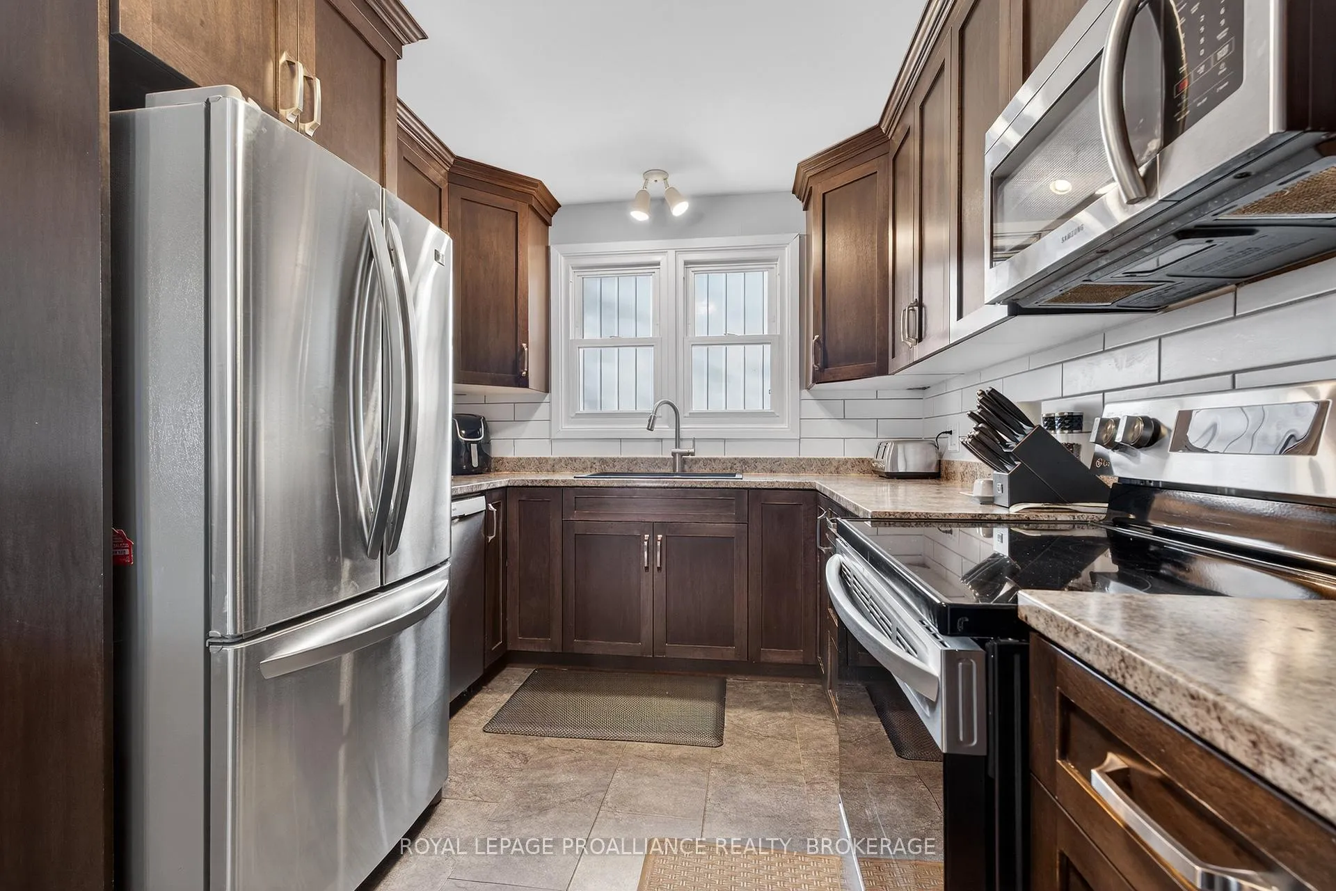 Photo 13 of 784 Safari Drive, Kingston, North of Taylor-Kidd Blvd — HOMEH