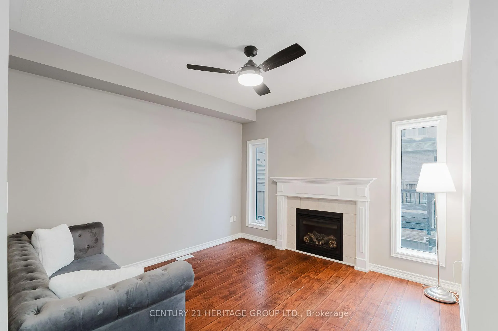 Photo 3 of 32 Grey Wing Avenue, Georgina, Keswick South — HOMEH