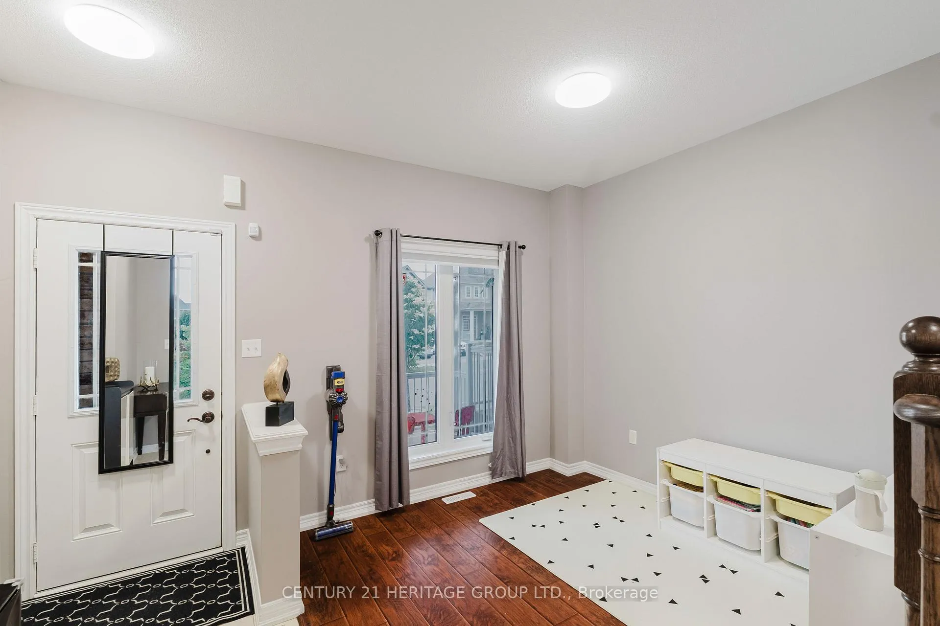 Photo 6 of 32 Grey Wing Avenue, Georgina, Keswick South — HOMEH
