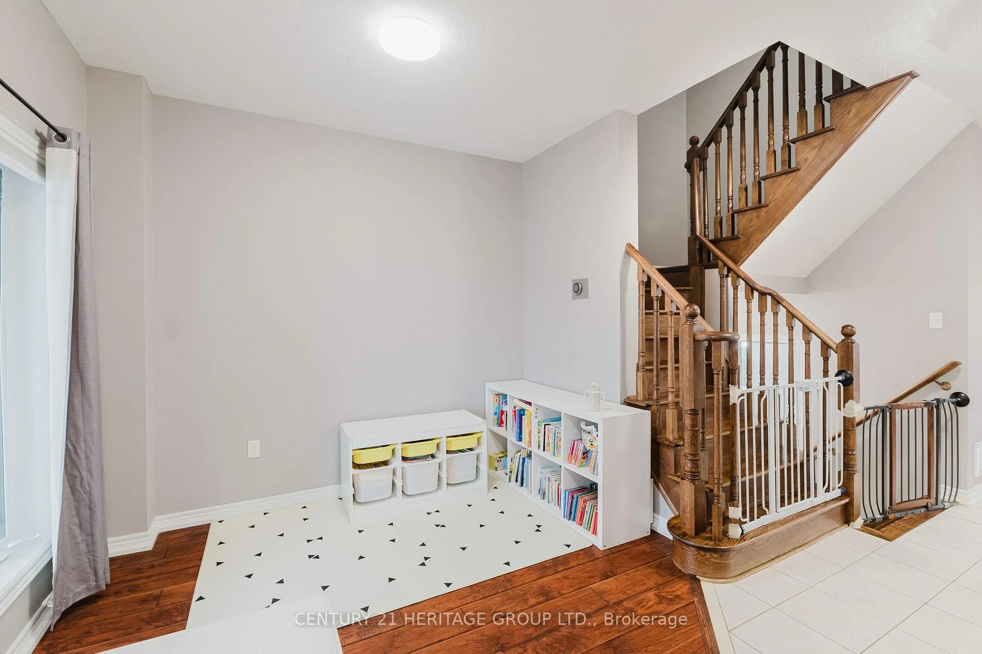 Photo 7 of 32 Grey Wing Avenue, Georgina, Keswick South — HOMEH