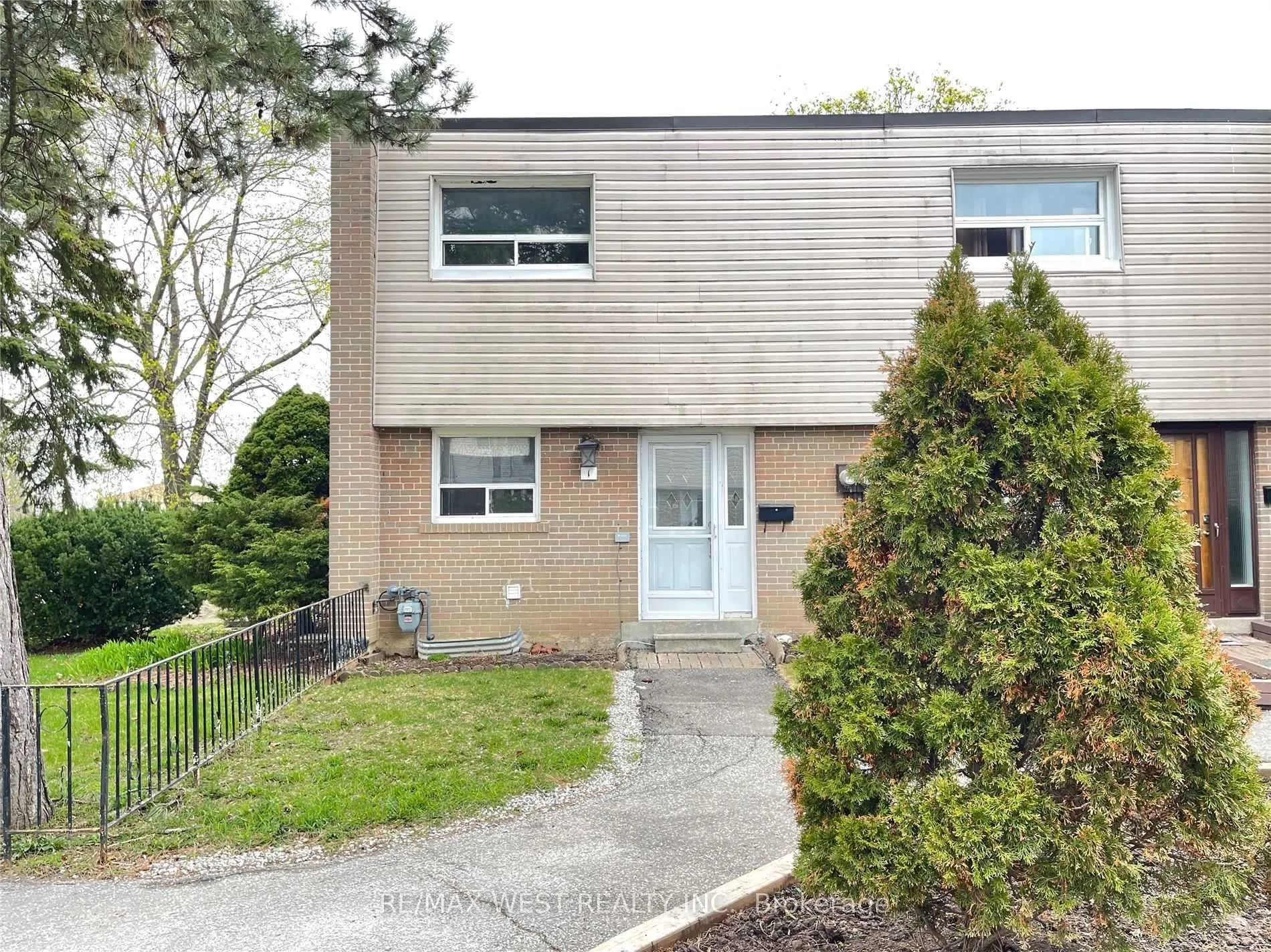 Photo 1 of Unit 1, 437 Silverstone Drive, Etobicoke, West Humber-Clairville — HOMEH