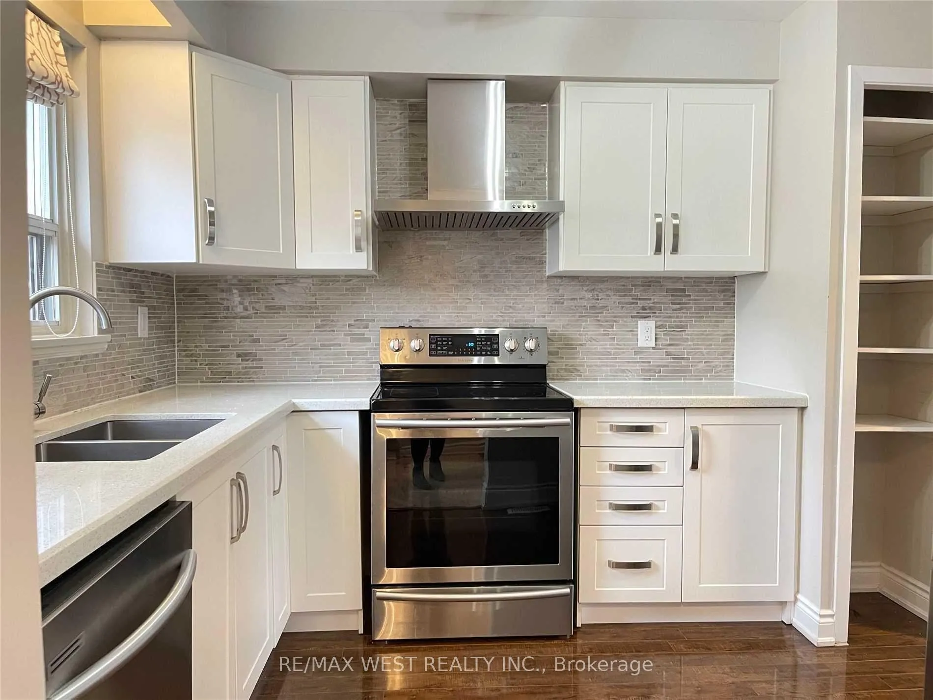 Photo 2 of Unit 1, 437 Silverstone Drive, Etobicoke, West Humber-Clairville — HOMEH