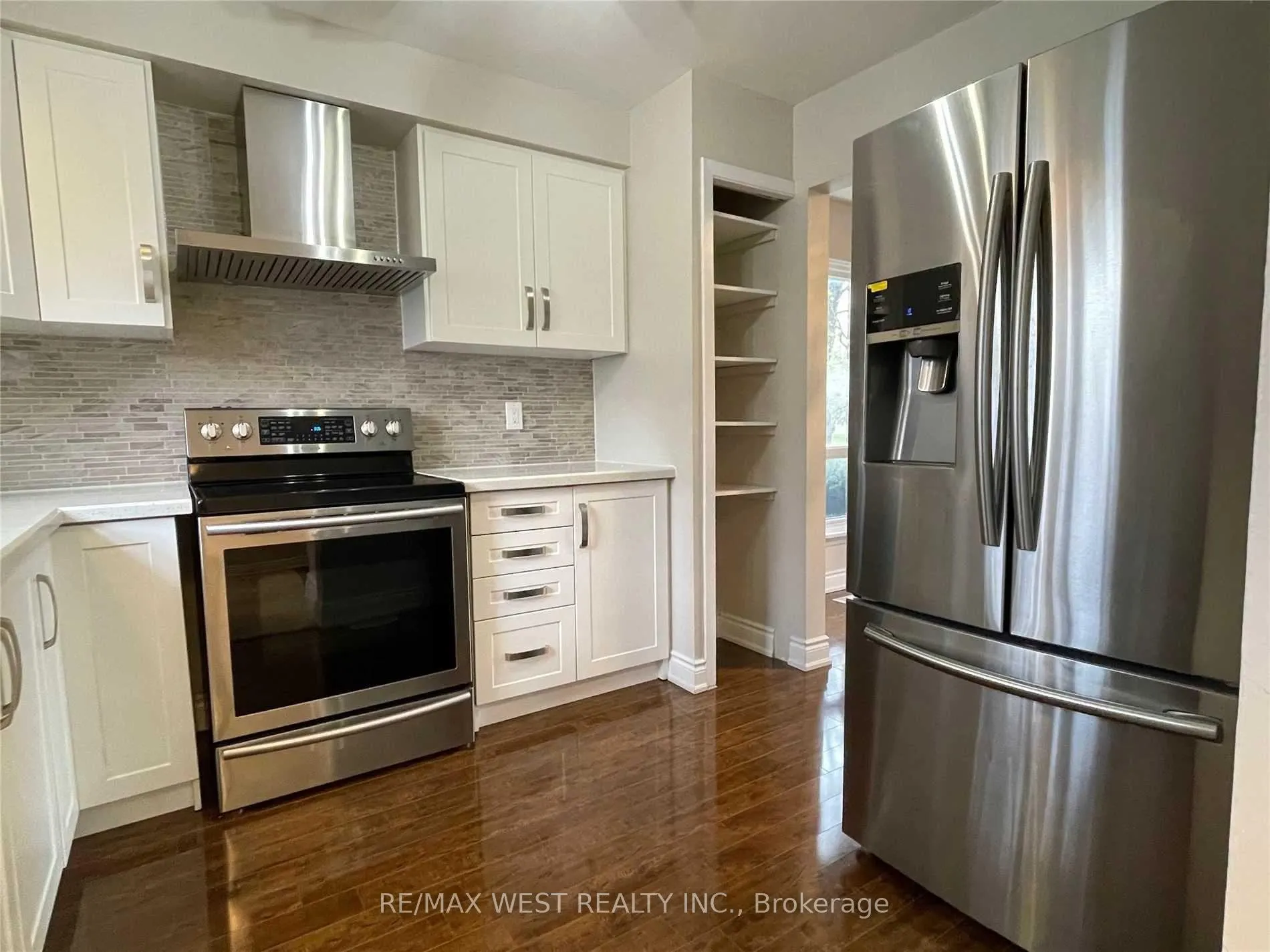 Photo 3 of Unit 1, 437 Silverstone Drive, Etobicoke, West Humber-Clairville — HOMEH