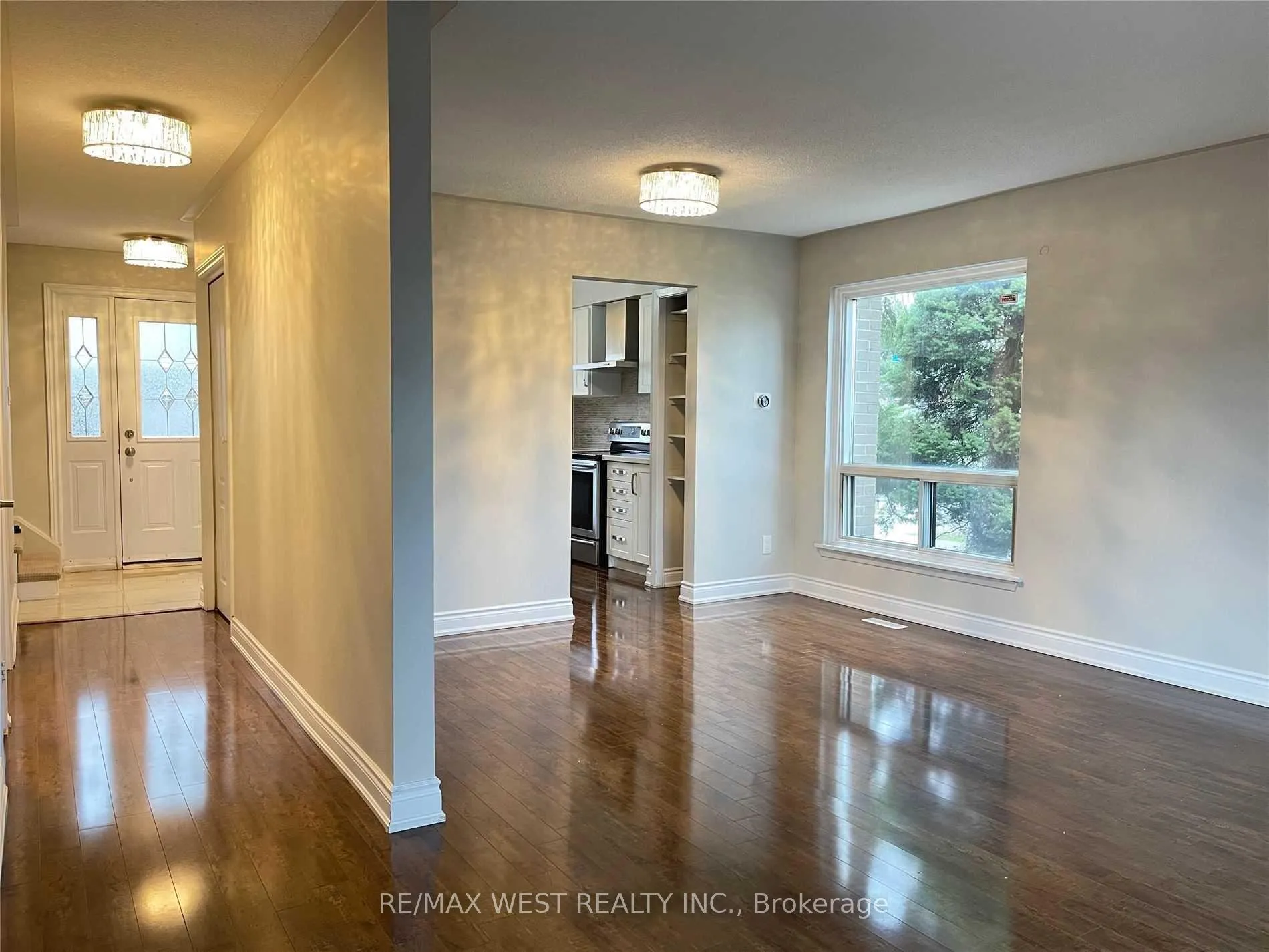 Photo 5 of Unit 1, 437 Silverstone Drive, Etobicoke, West Humber-Clairville — HOMEH