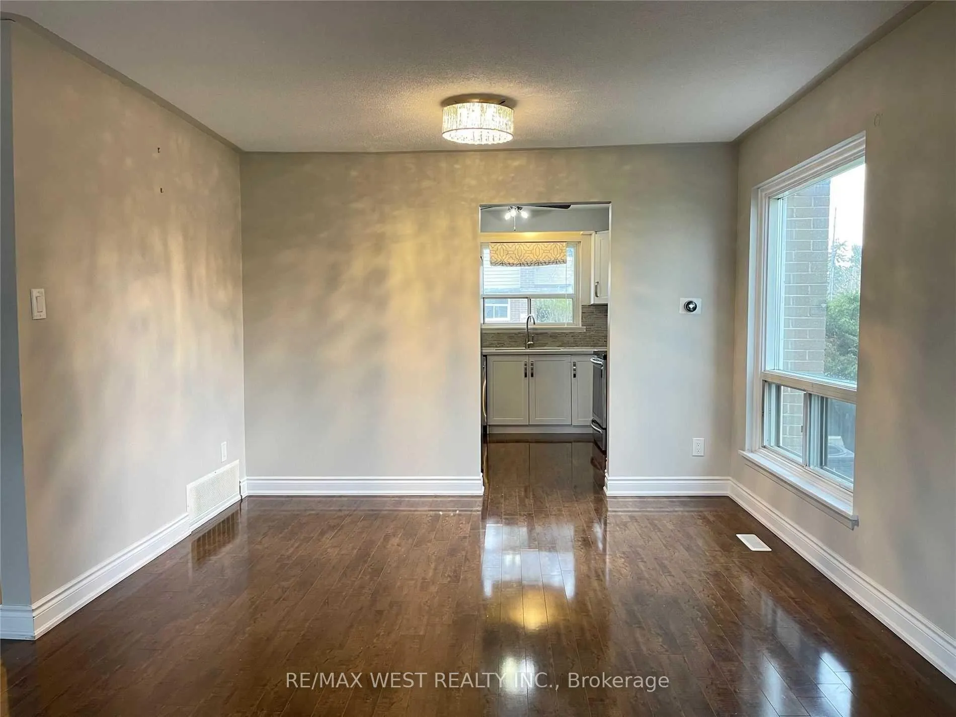 Photo 6 of Unit 1, 437 Silverstone Drive, Etobicoke, West Humber-Clairville — HOMEH