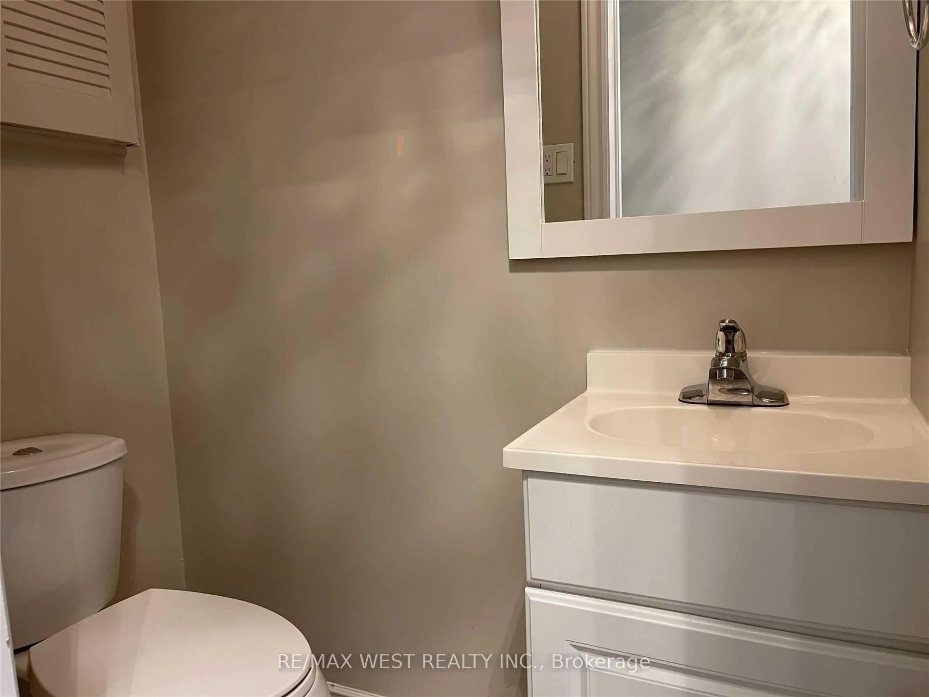 Photo 9 of Unit 1, 437 Silverstone Drive, Etobicoke, West Humber-Clairville — HOMEH