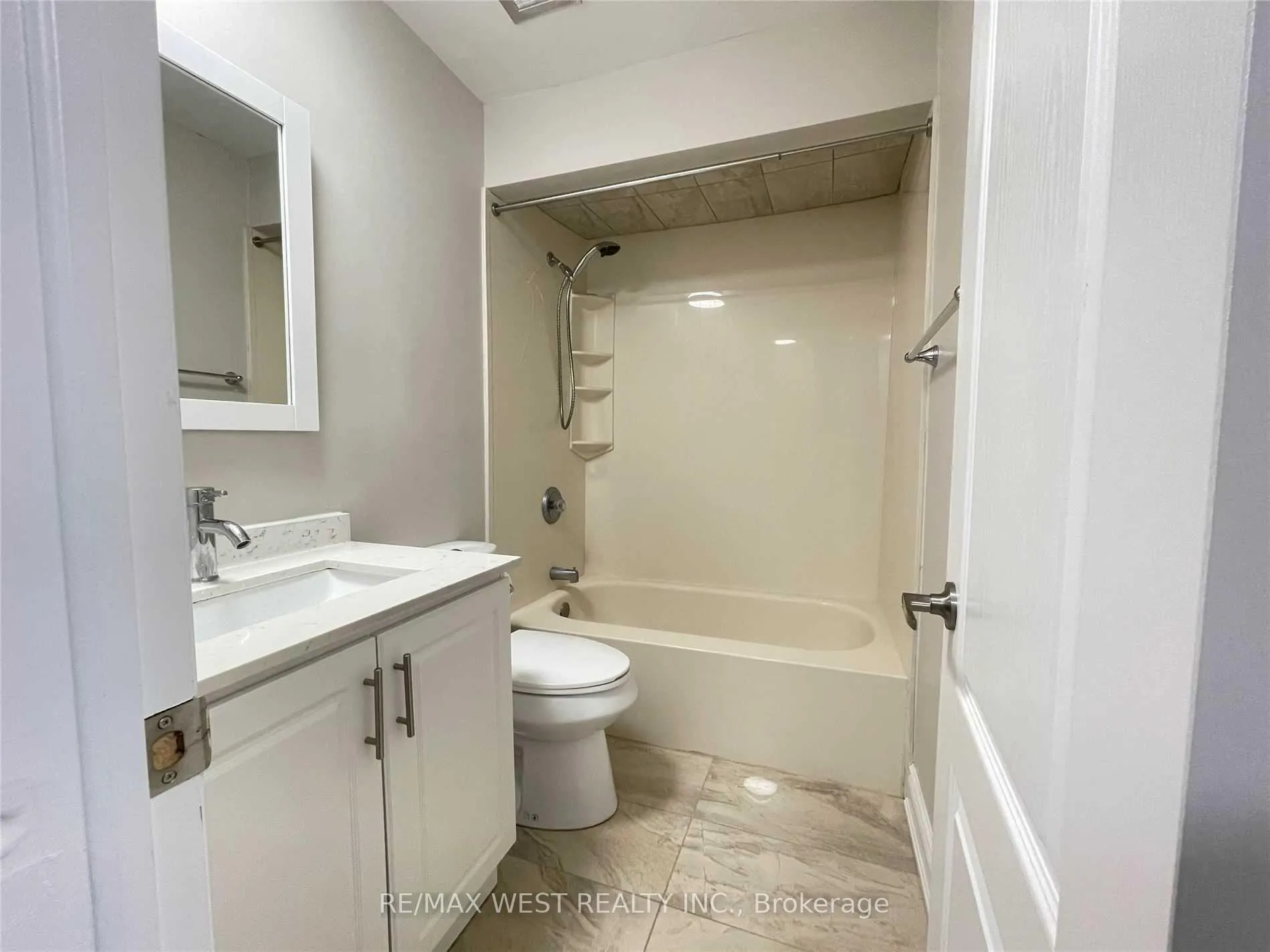 Photo 11 of Unit 1, 437 Silverstone Drive, Etobicoke, West Humber-Clairville — HOMEH