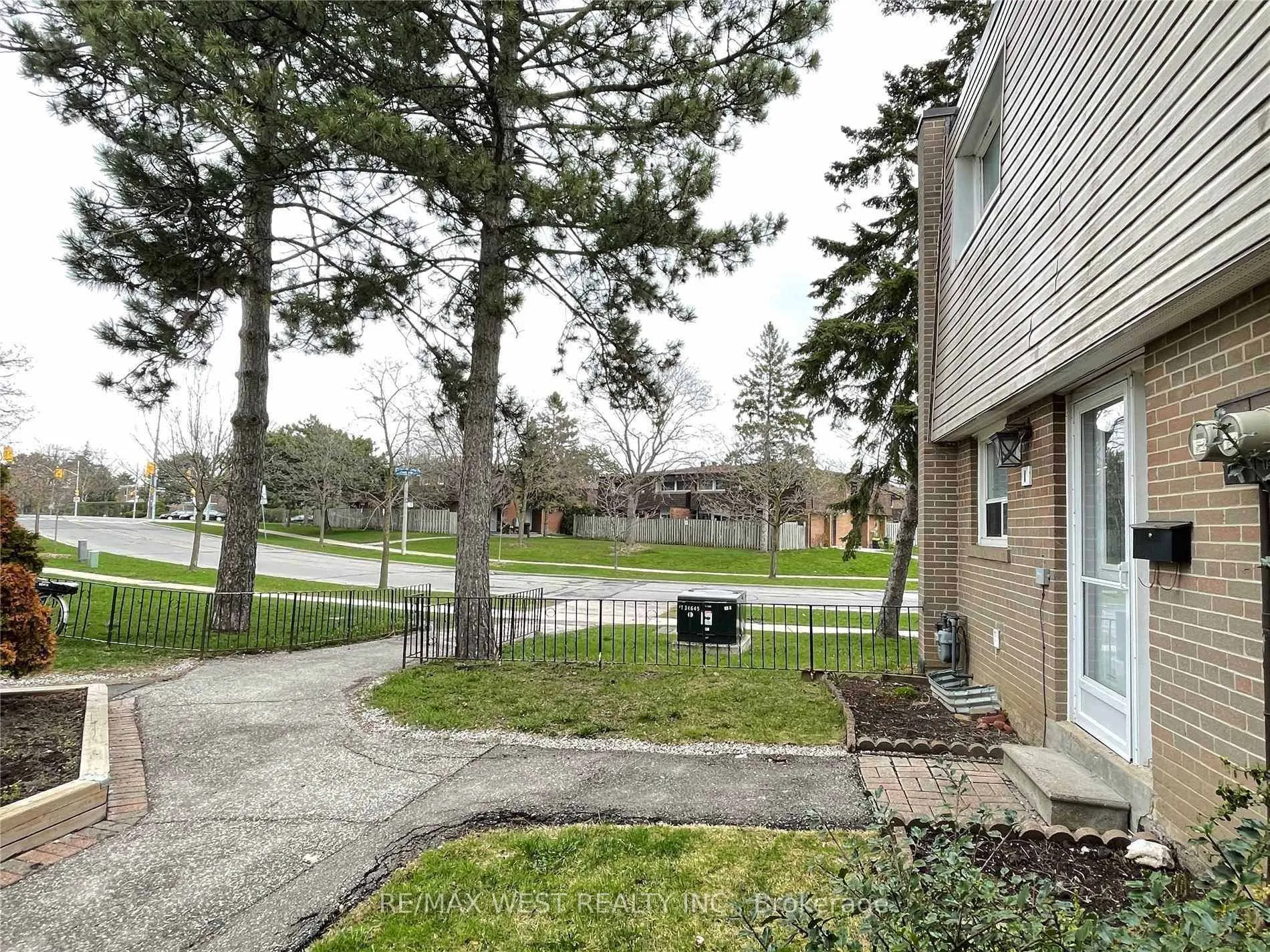Photo 21 of Unit 1, 437 Silverstone Drive, Etobicoke, West Humber-Clairville — HOMEH