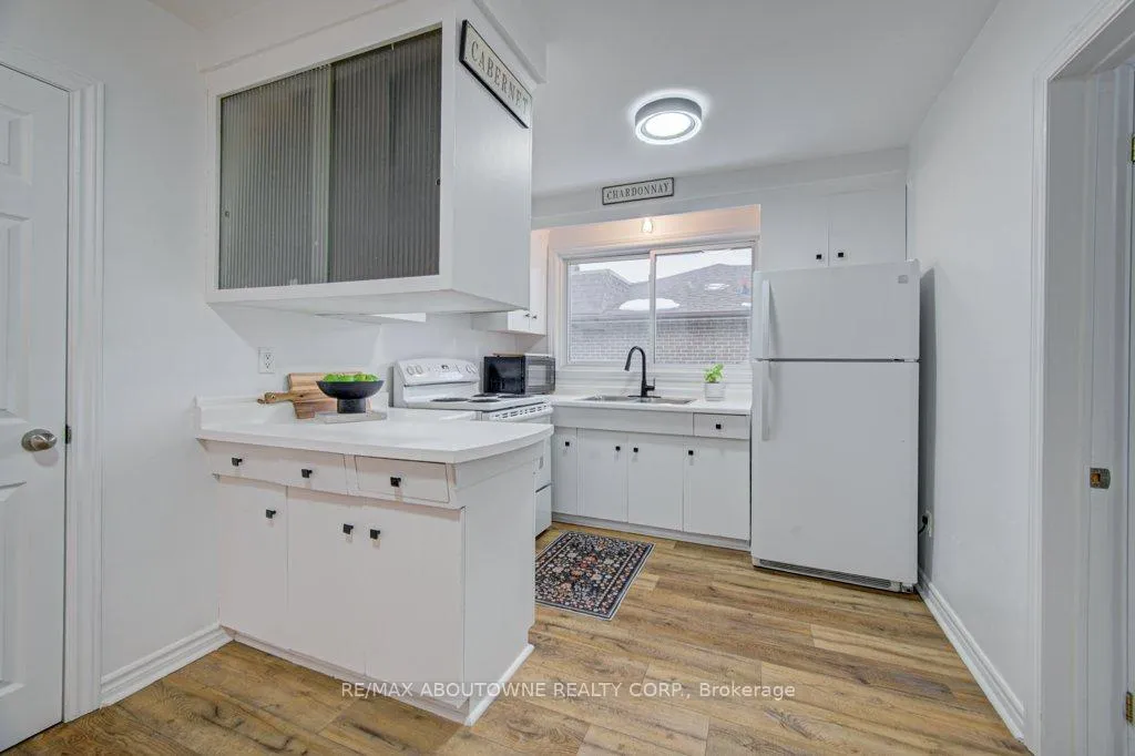 Photo 6 of 1239 Montclair Drive, Oakville, College Park — HOMEH
