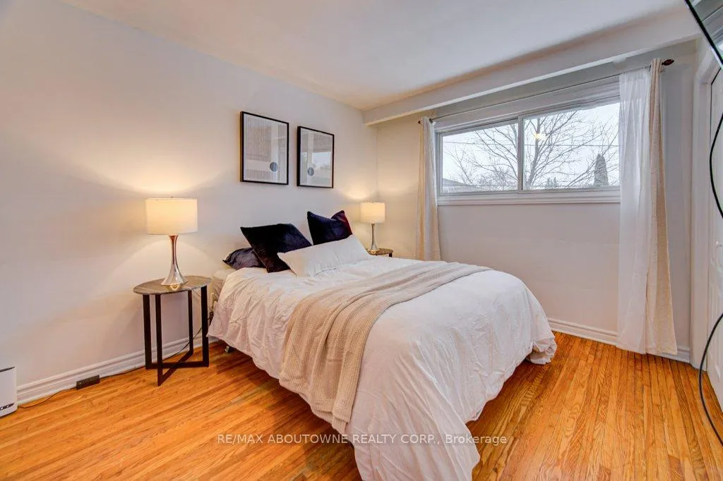 Photo 12 of 1239 Montclair Drive, Oakville, College Park — HOMEH