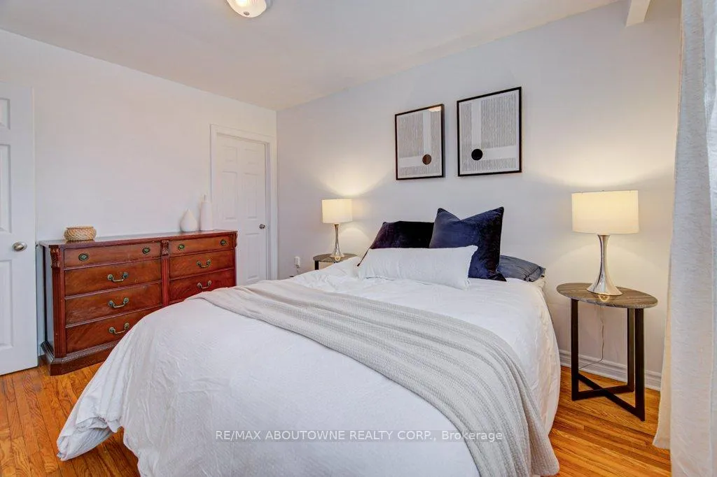 Photo 13 of 1239 Montclair Drive, Oakville, College Park — HOMEH