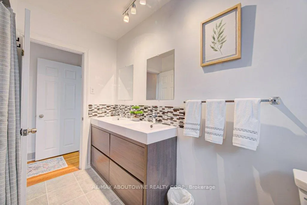 Photo 16 of 1239 Montclair Drive, Oakville, College Park — HOMEH