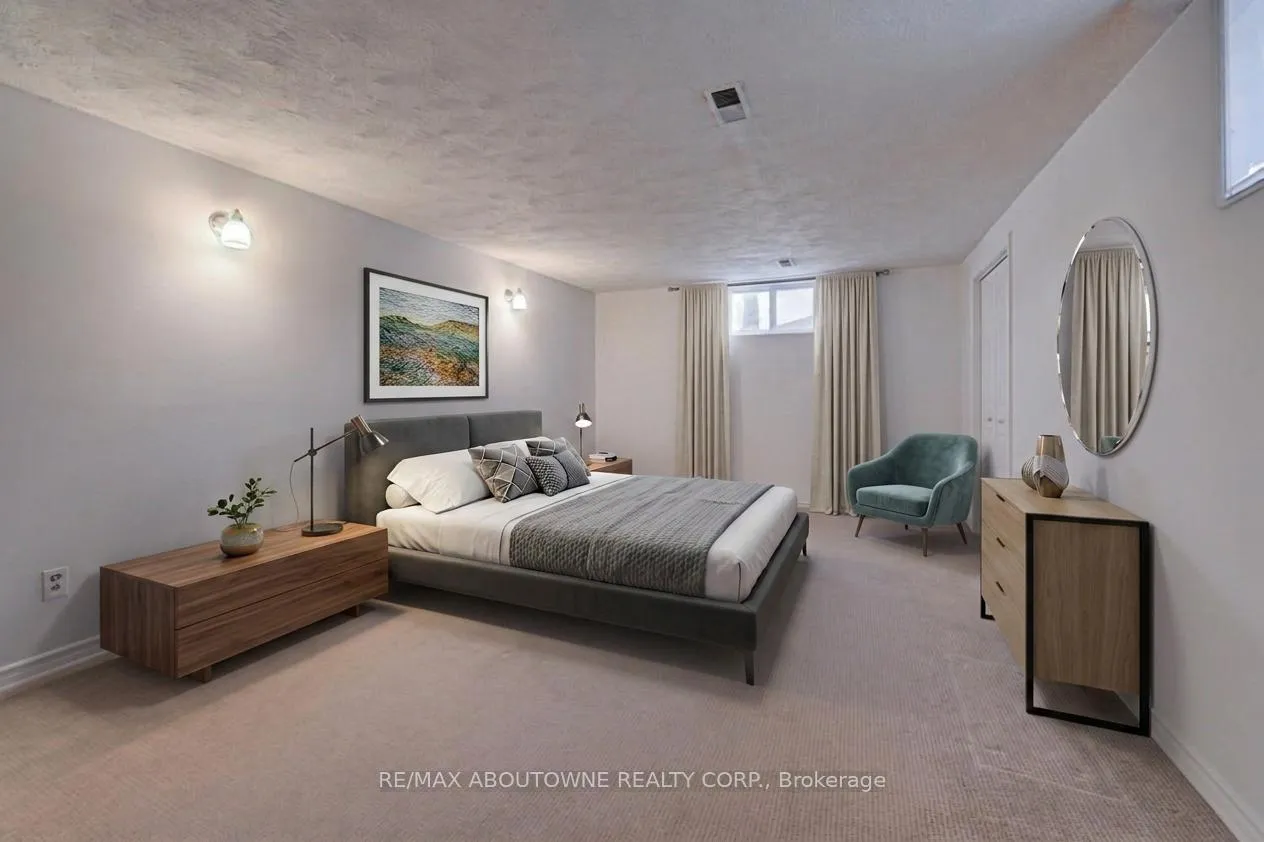 Photo 18 of 1239 Montclair Drive, Oakville, College Park — HOMEH
