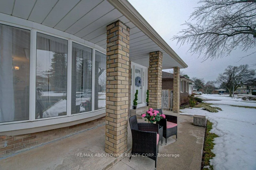 Photo 24 of 1239 Montclair Drive, Oakville, College Park — HOMEH