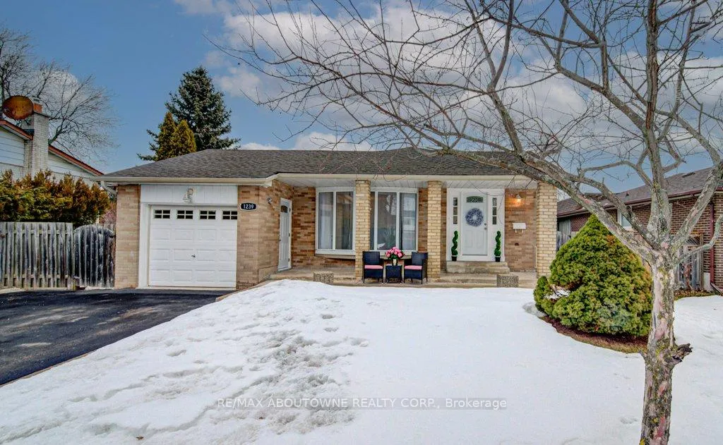 Photo 26 of 1239 Montclair Drive, Oakville, College Park — HOMEH