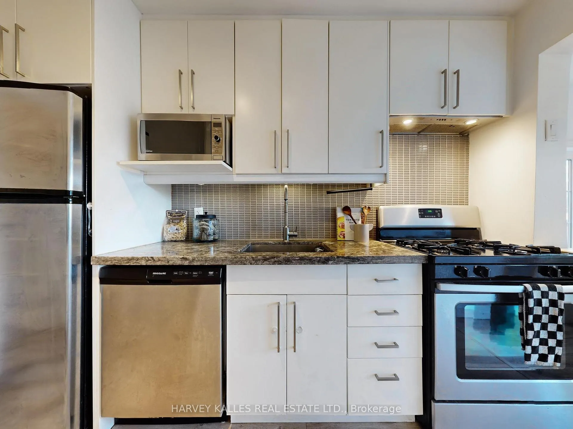 Photo 8 of 211 Rosemount Avenue, Toronto, Corso Italia-Davenport — HOMEH