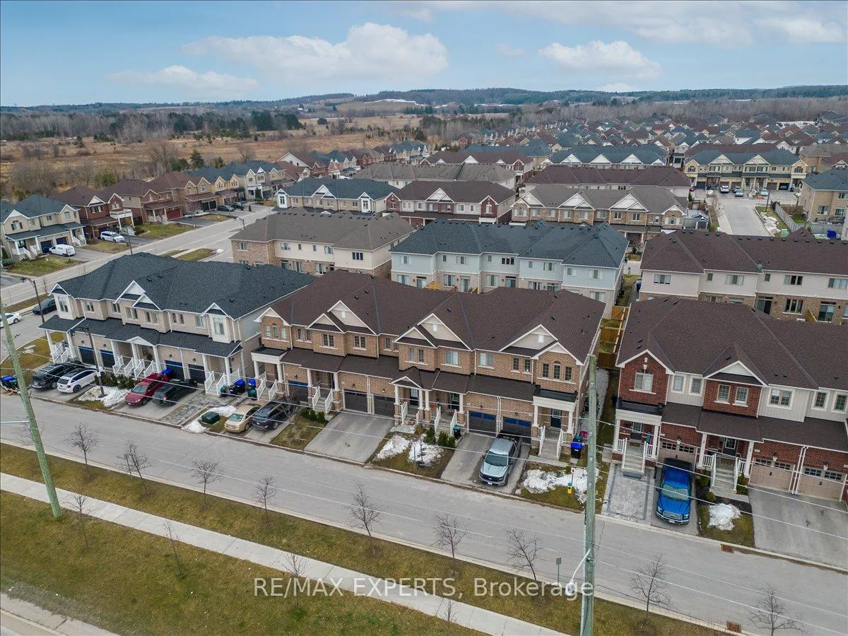 Photo 39 of 76 Clifford Crescent, New Tecumseth, Tottenham — HOMEH