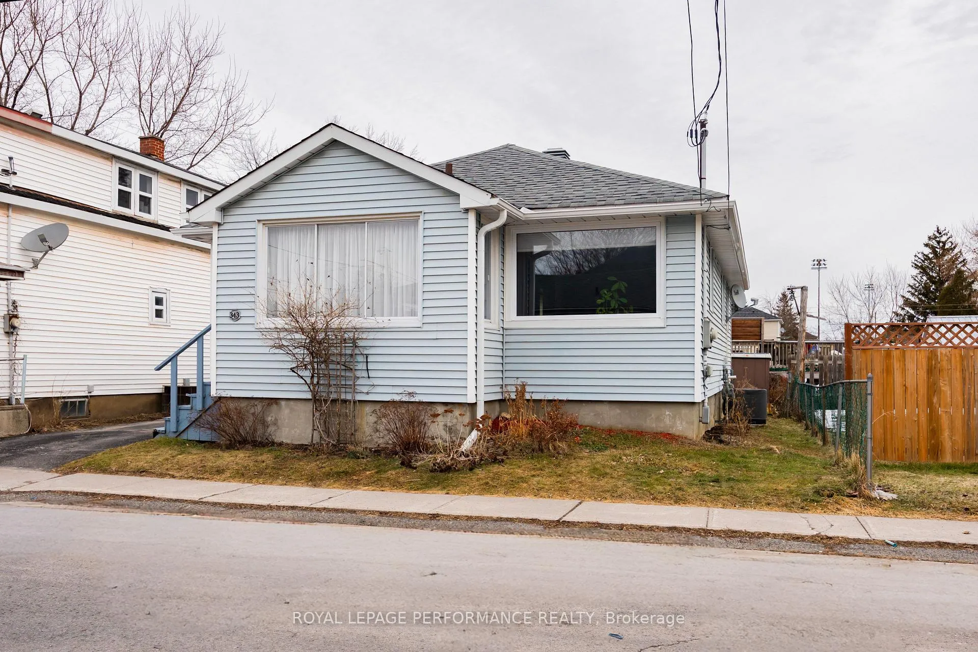 Photo 2 of 343 Gloucester Street N, Cornwall — HOMEH