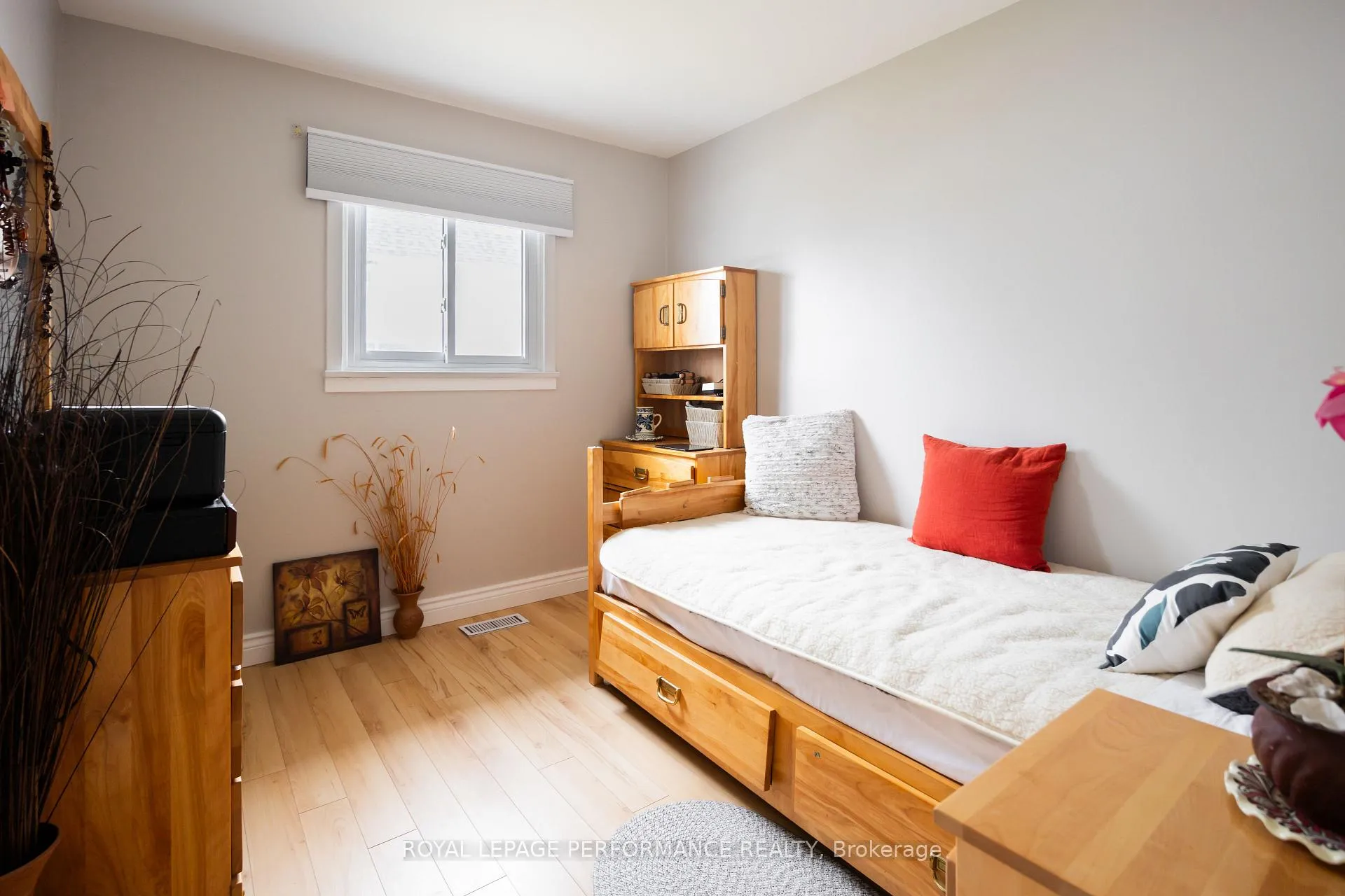 Photo 13 of 343 Gloucester Street N, Cornwall — HOMEH