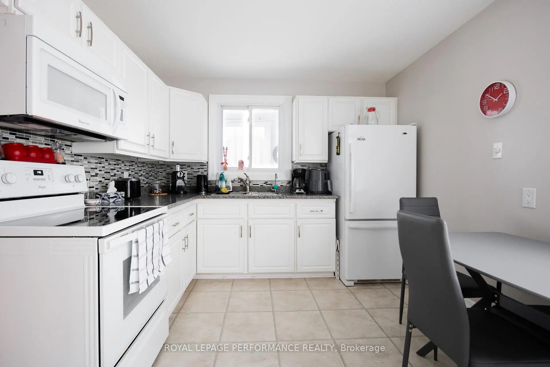 Photo 15 of 343 Gloucester Street N, Cornwall — HOMEH