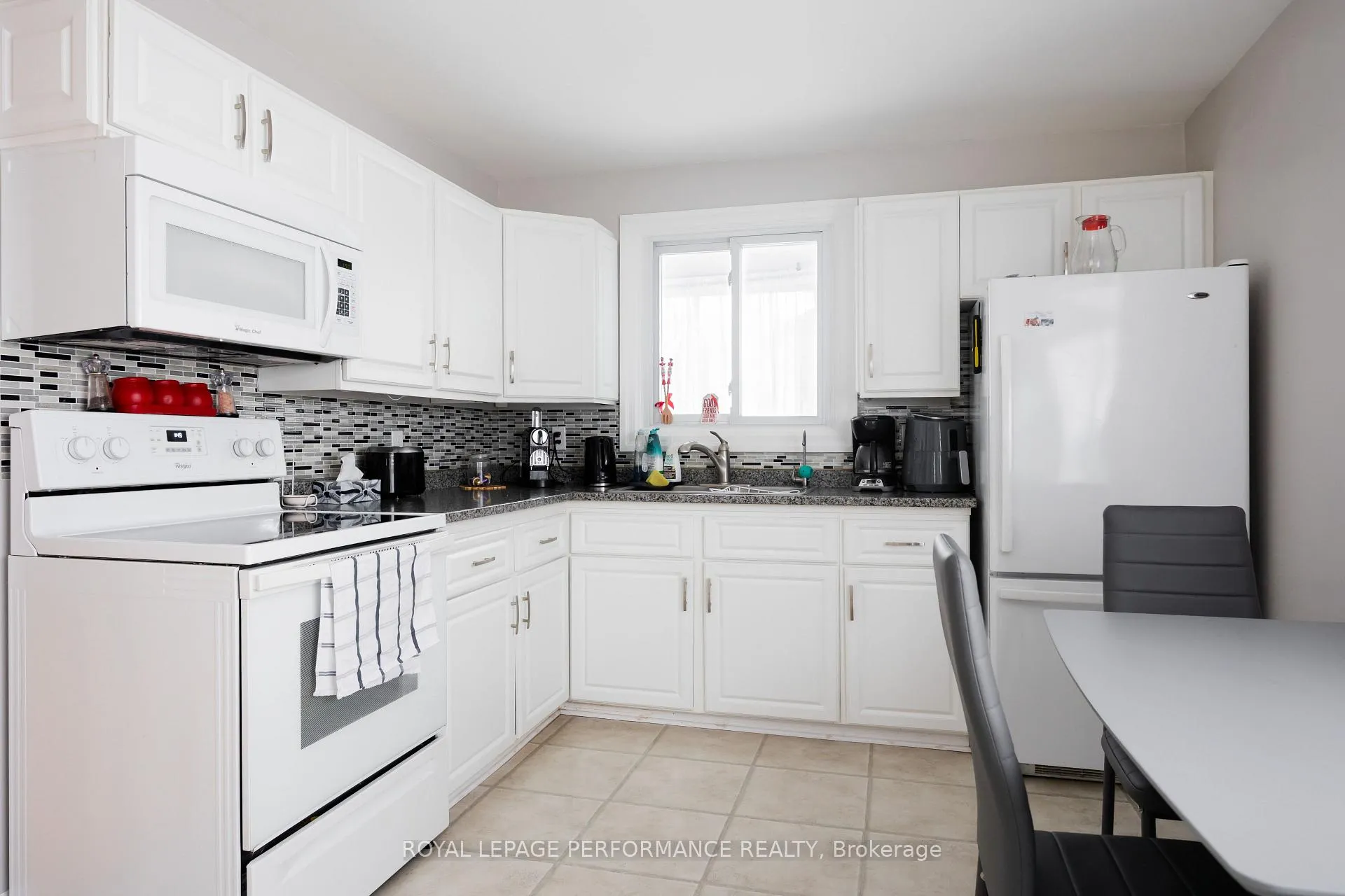 Photo 17 of 343 Gloucester Street N, Cornwall — HOMEH