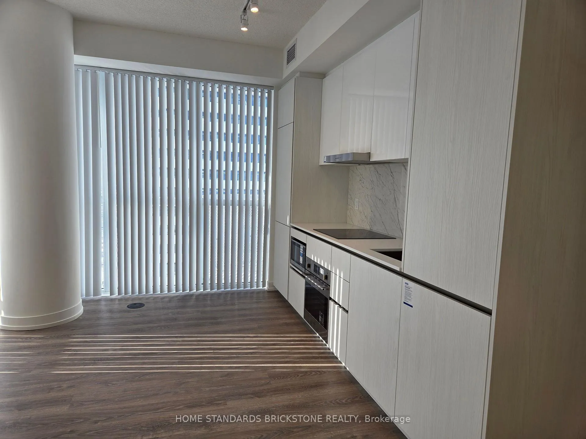 Photo 2 of Unit 4212, 8 Interchange Way, Vaughan, Vaughan Corporate Centre — HOMEH