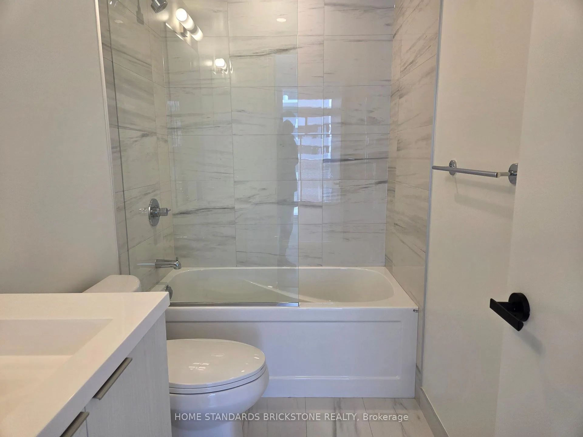 Photo 9 of Unit 4212, 8 Interchange Way, Vaughan, Vaughan Corporate Centre — HOMEH