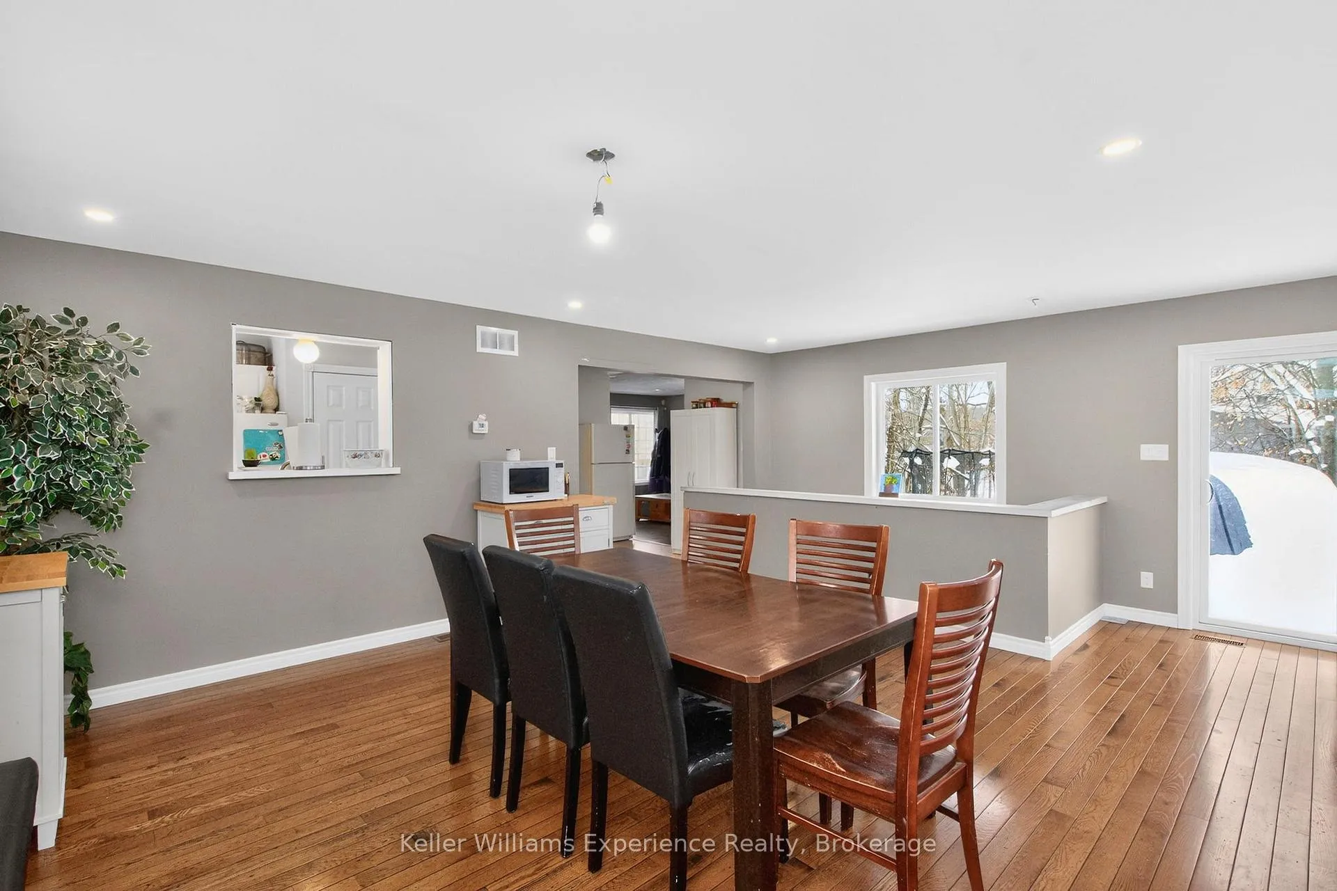 Photo 7 of 798 Midland Point Road, Midland — HOMEH