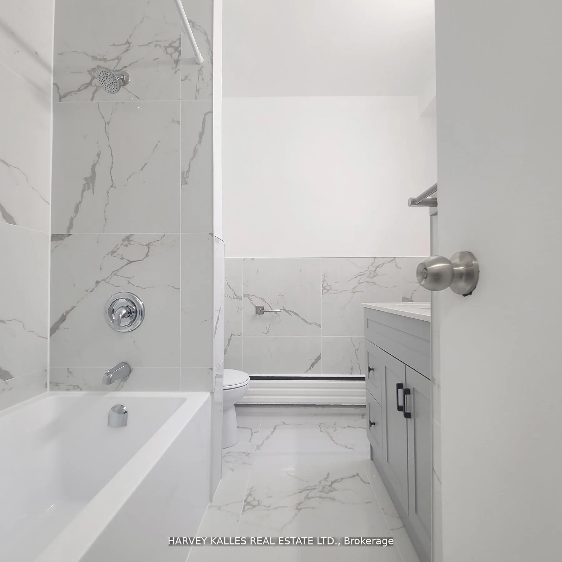 Photo 8 of Unit 4, 125 Shelborne Avenue, Toronto, Englemount-Lawrence — HOMEH