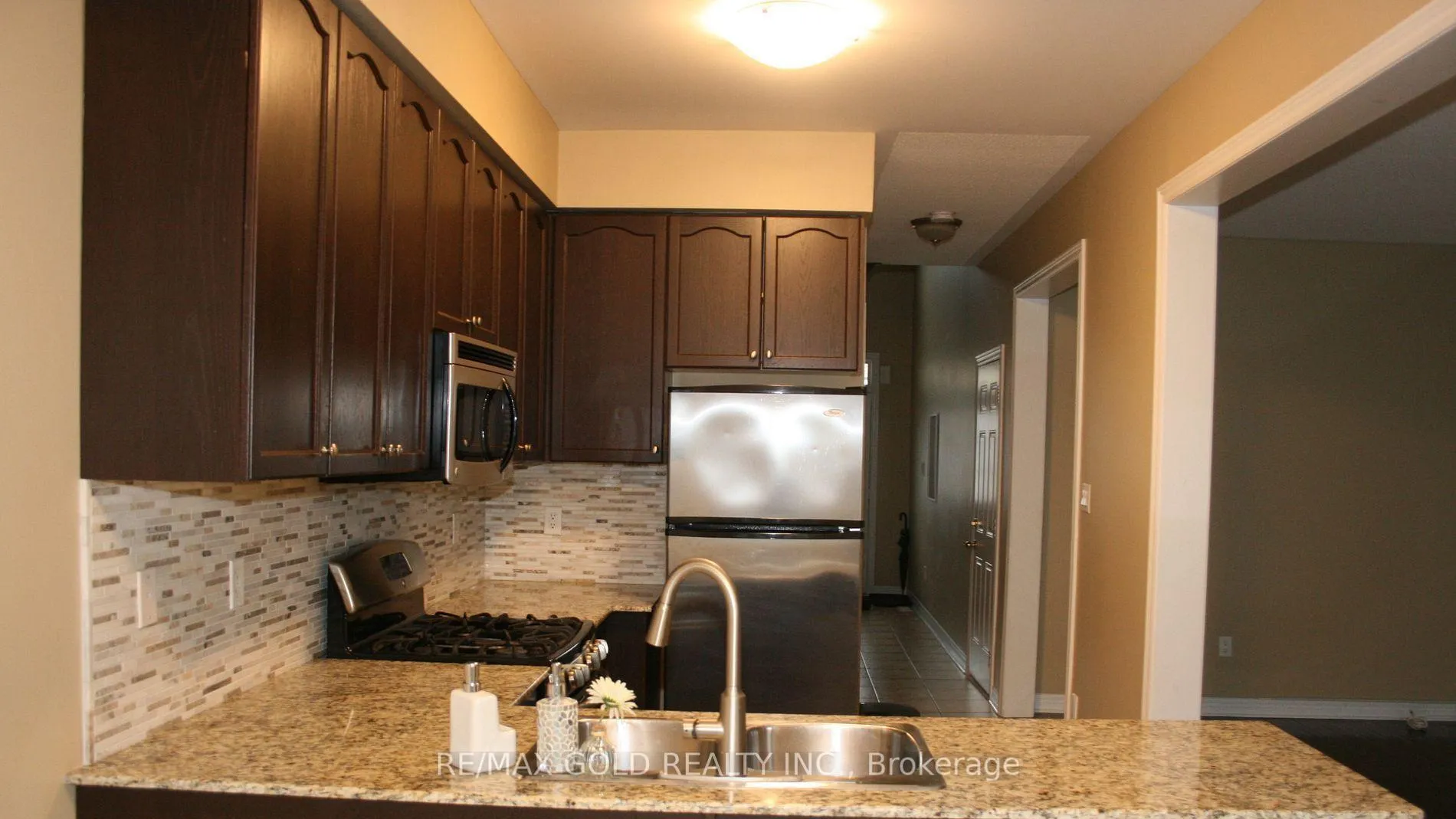 Photo 3 of 2406 Old Brompton Way, Oakville, Westmount — HOMEH