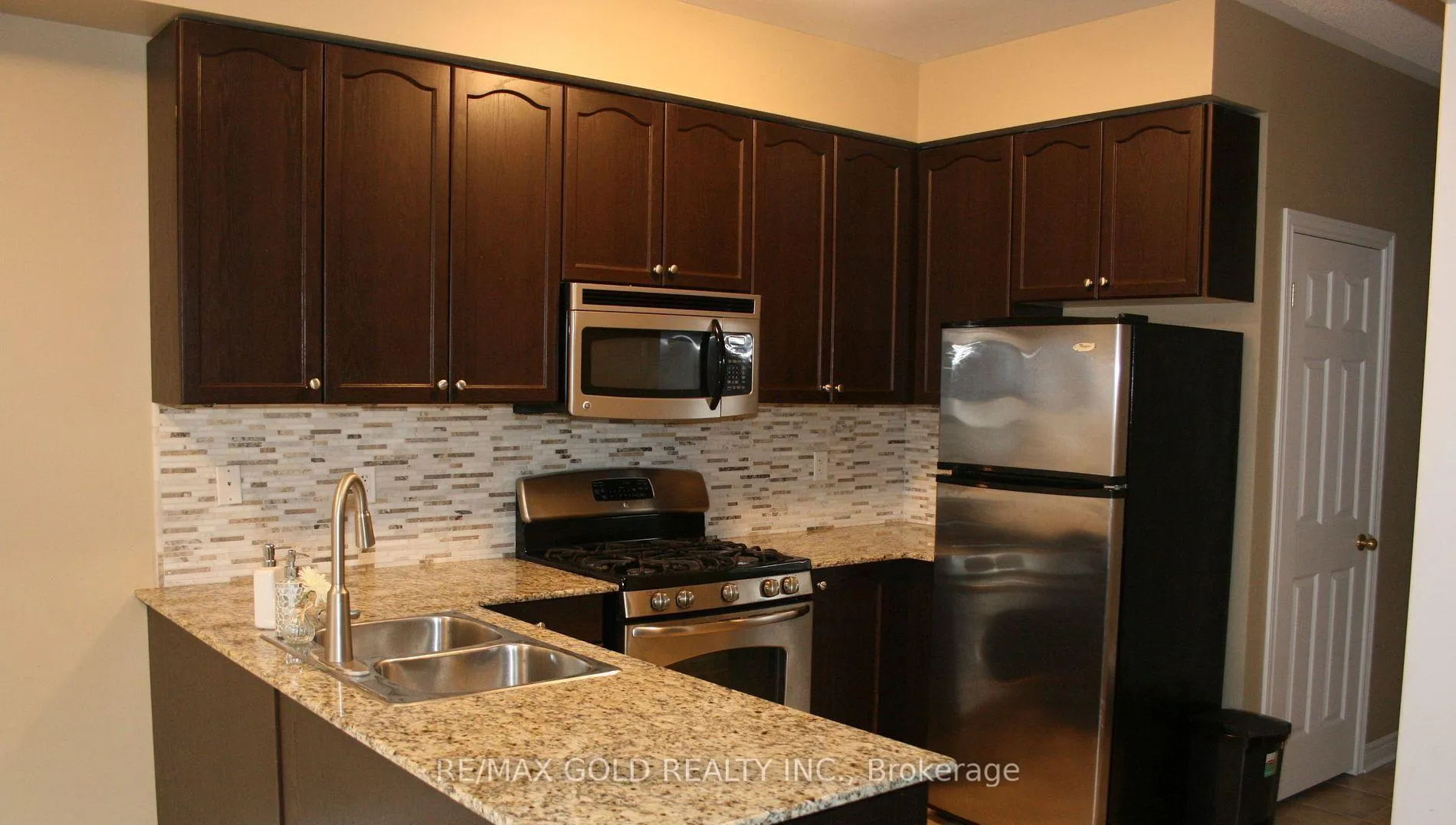 Photo 4 of 2406 Old Brompton Way, Oakville, Westmount — HOMEH