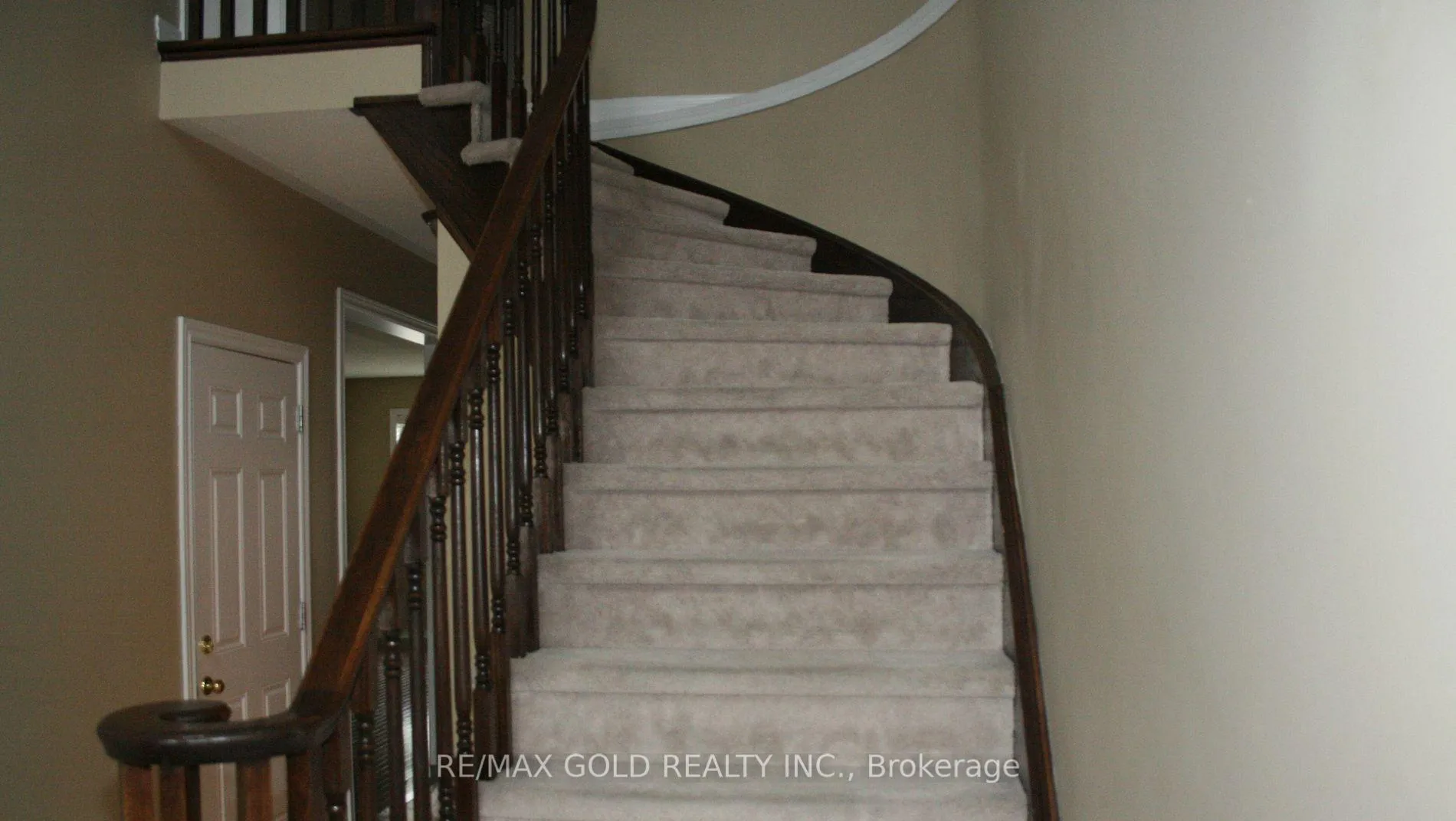 Photo 6 of 2406 Old Brompton Way, Oakville, Westmount — HOMEH