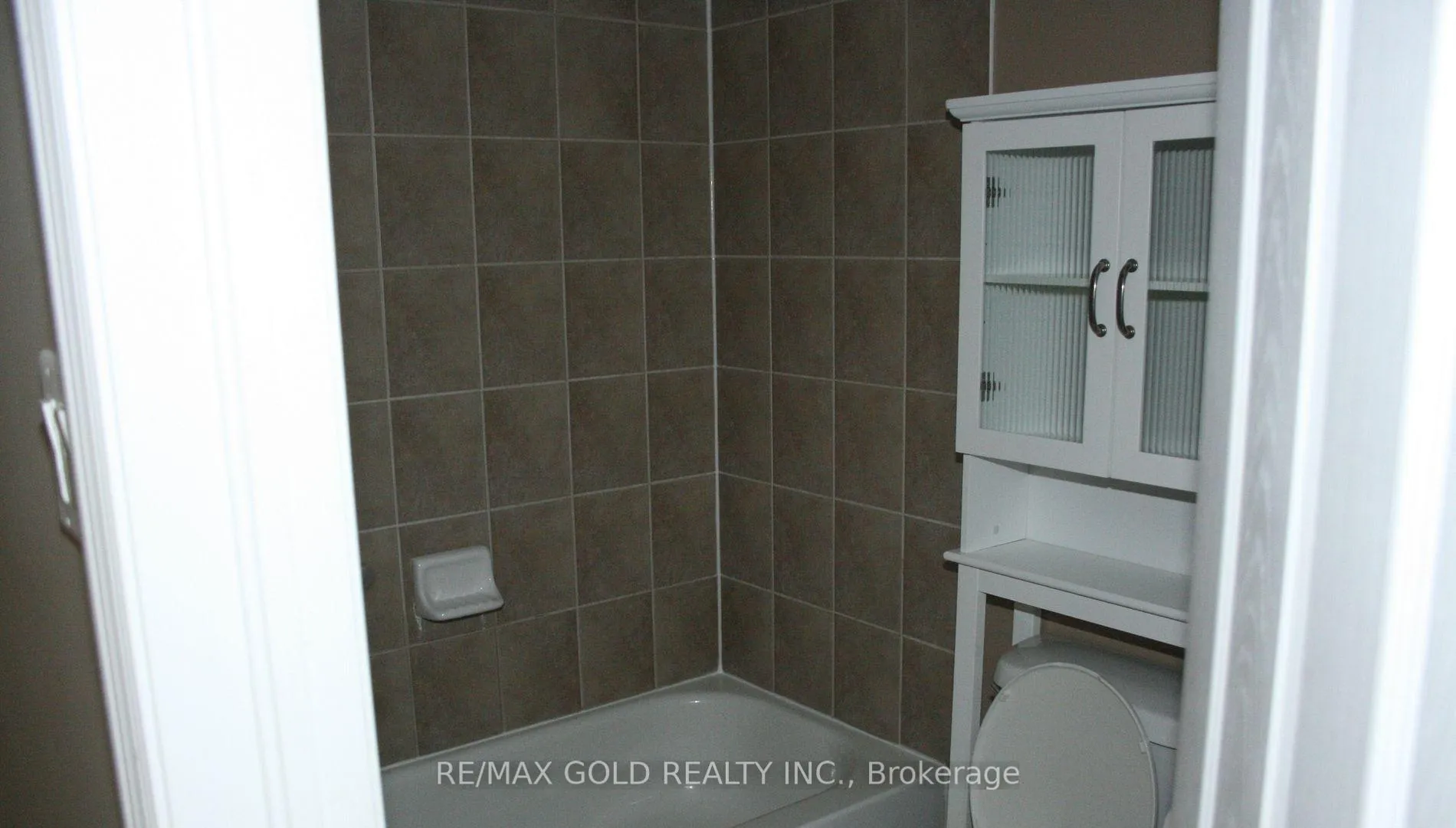 Photo 8 of 2406 Old Brompton Way, Oakville, Westmount — HOMEH