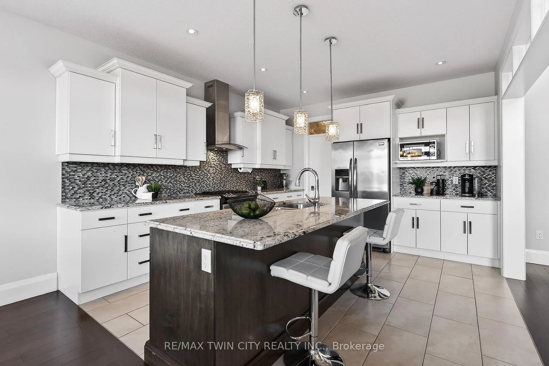 Photo 14 of 557 Millstream Drive, Waterloo — HOMEH