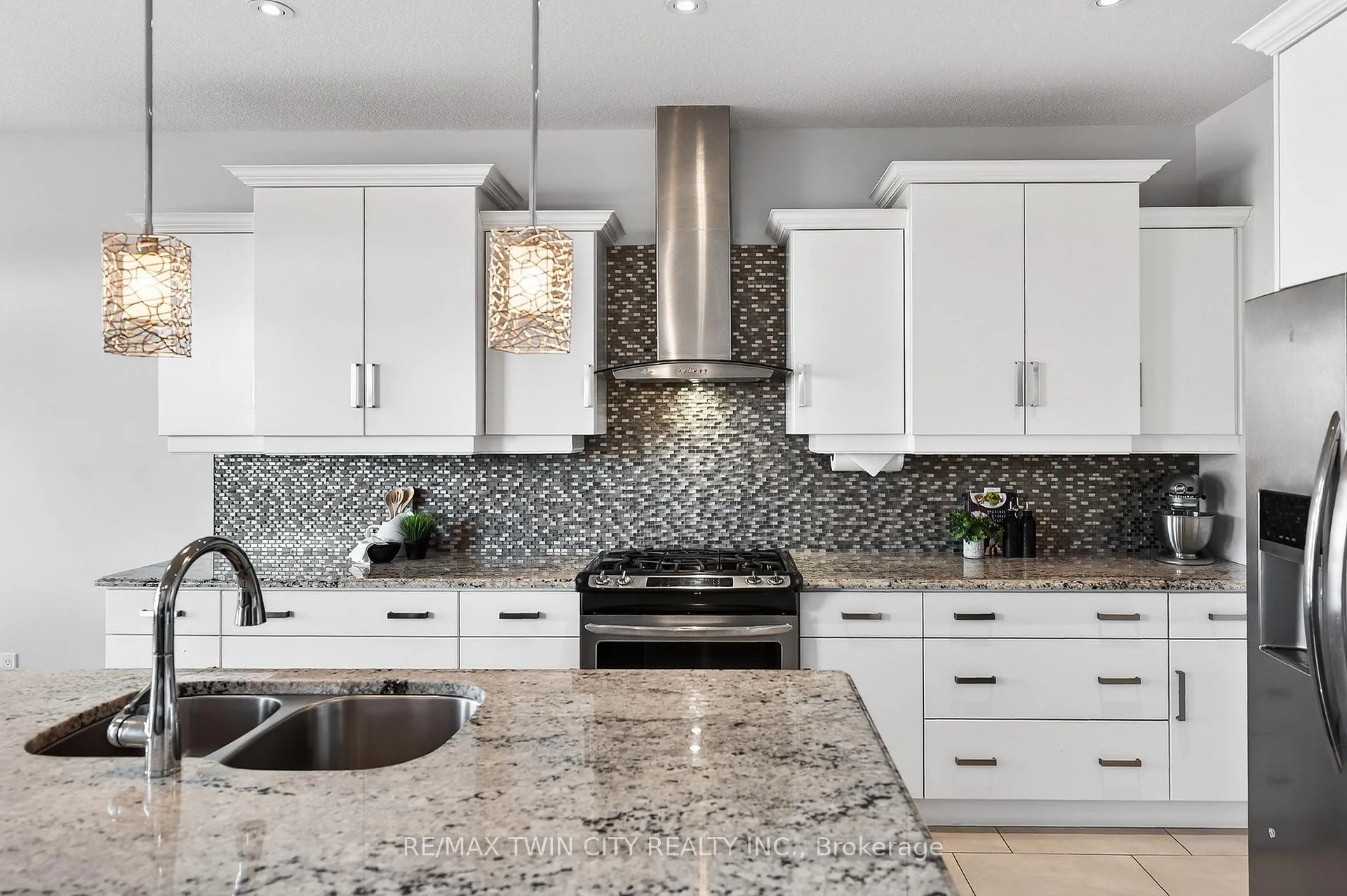 Photo 16 of 557 Millstream Drive, Waterloo — HOMEH