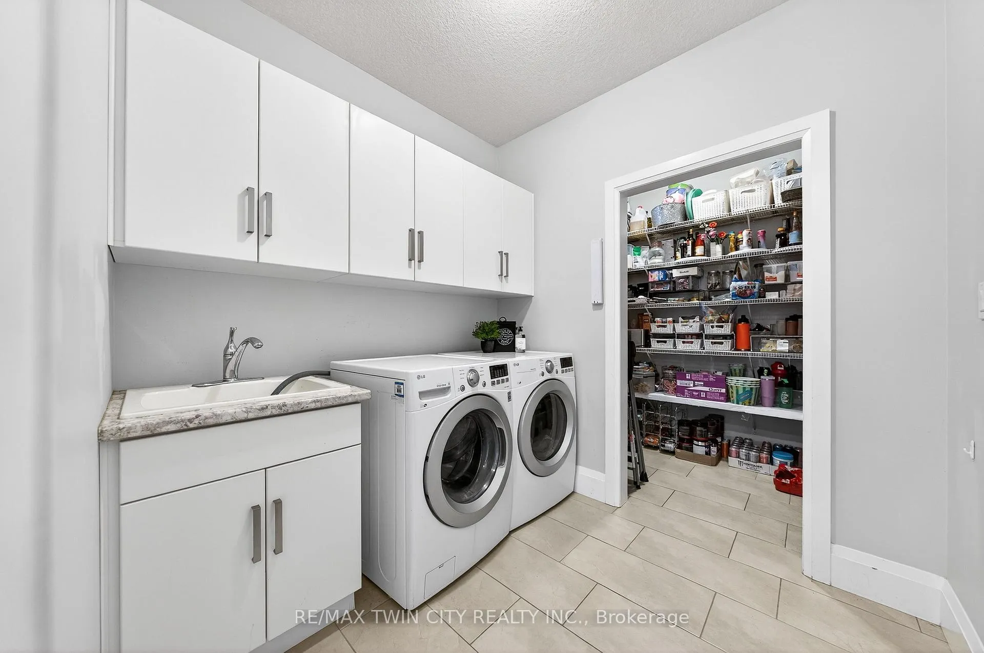 Photo 22 of 557 Millstream Drive, Waterloo — HOMEH