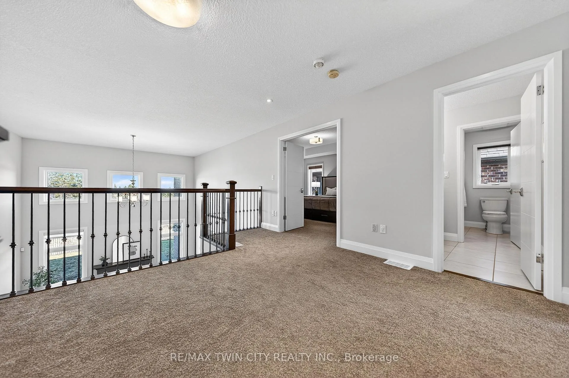 Photo 27 of 557 Millstream Drive, Waterloo — HOMEH
