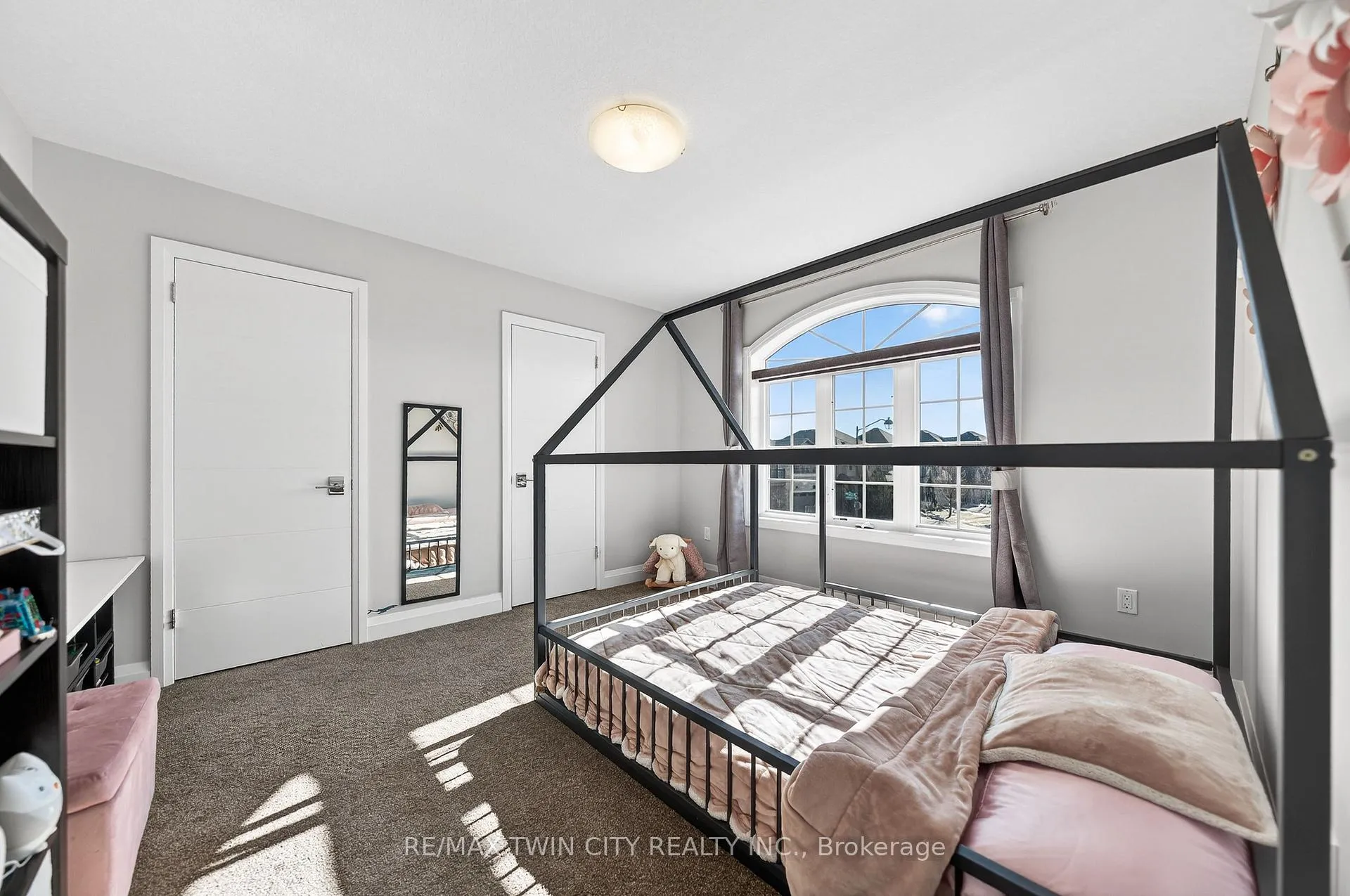 Photo 32 of 557 Millstream Drive, Waterloo — HOMEH