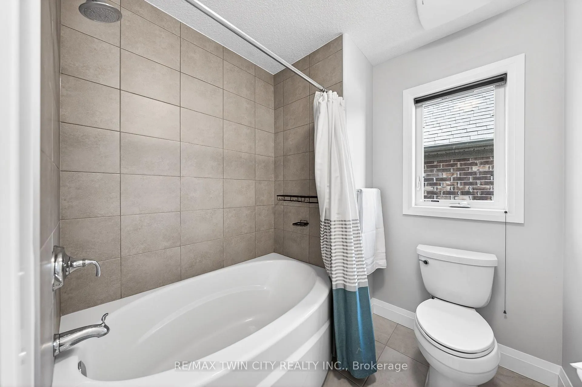 Photo 35 of 557 Millstream Drive, Waterloo — HOMEH