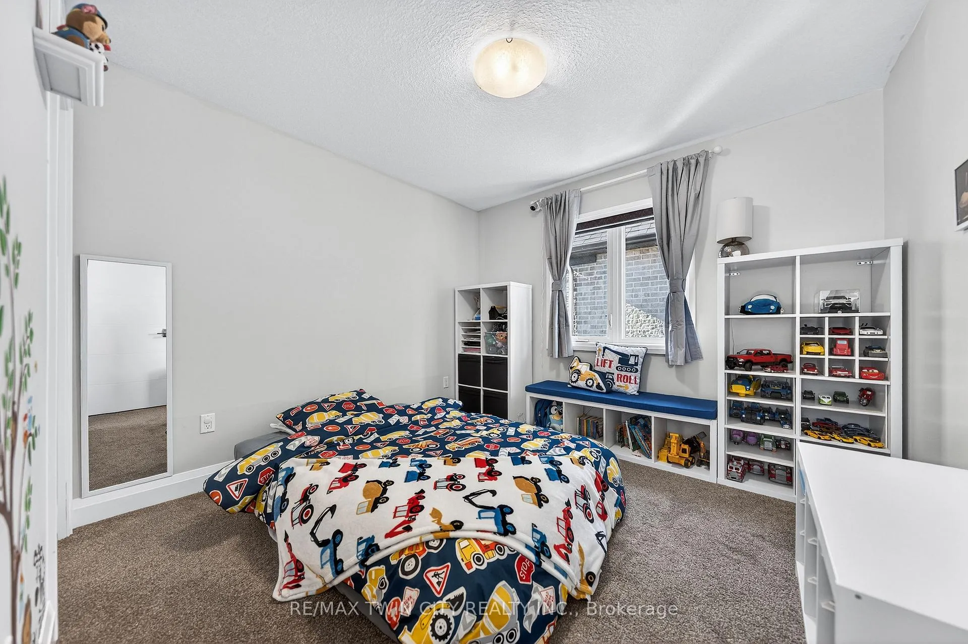Photo 36 of 557 Millstream Drive, Waterloo — HOMEH