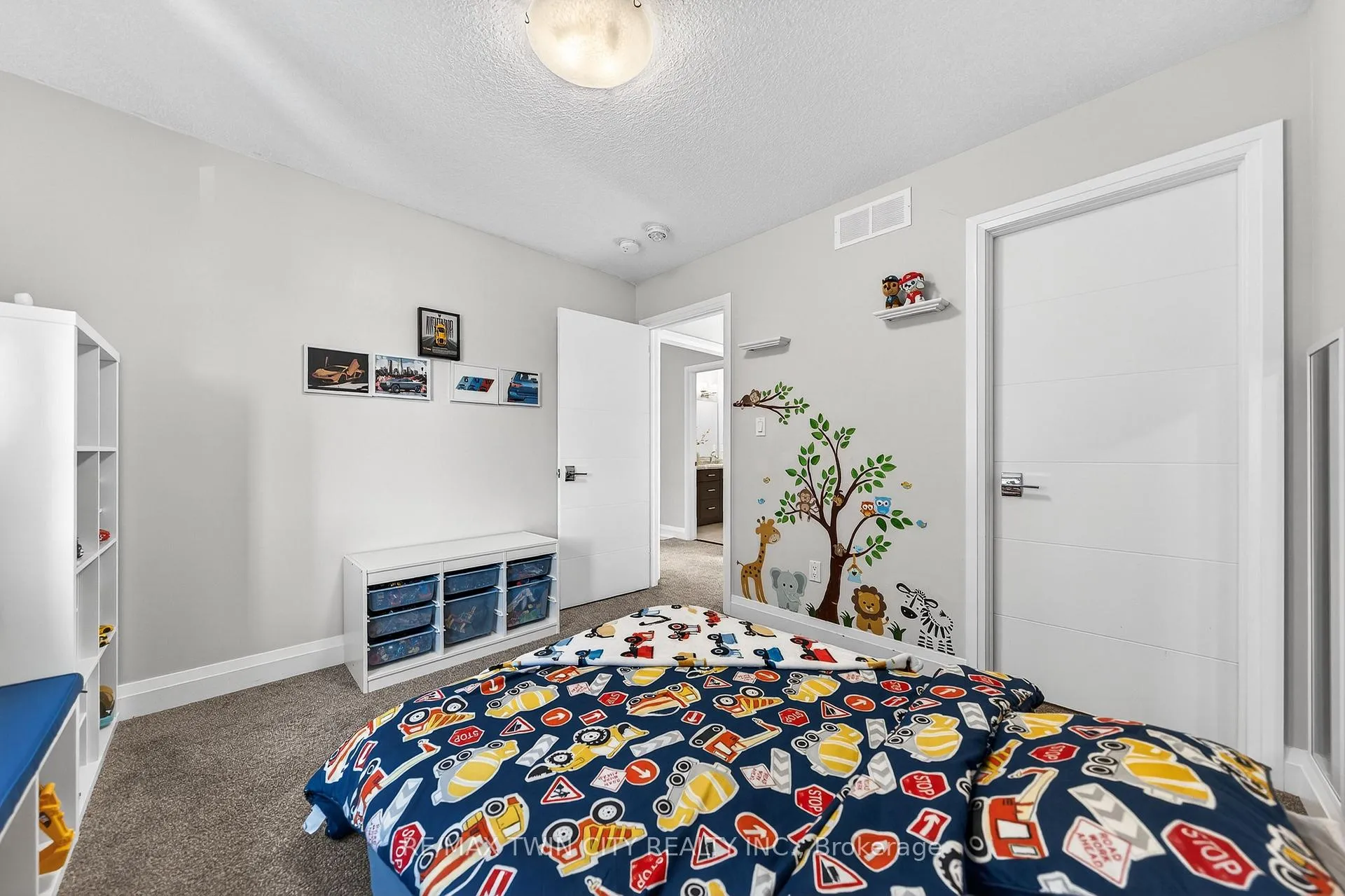 Photo 37 of 557 Millstream Drive, Waterloo — HOMEH