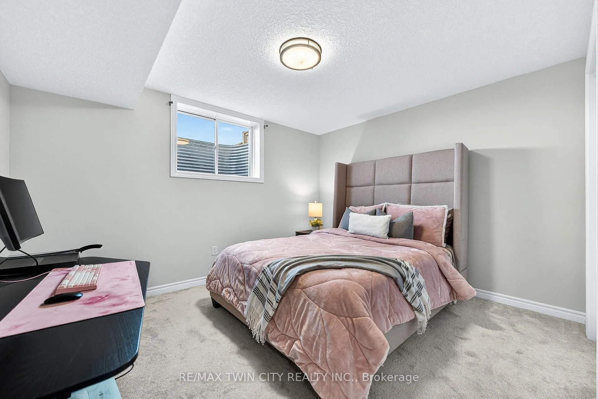Photo 40 of 557 Millstream Drive, Waterloo — HOMEH