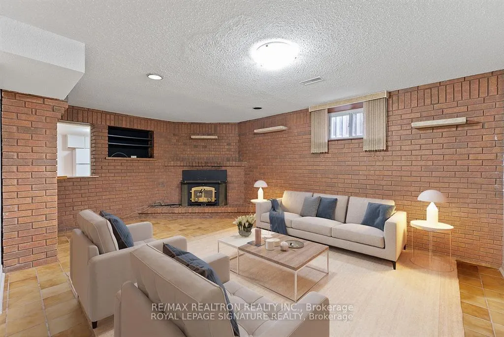 Photo 4 of Unit Basement, 30 Vanwood Road, Markham, Thornhill — HOMEH