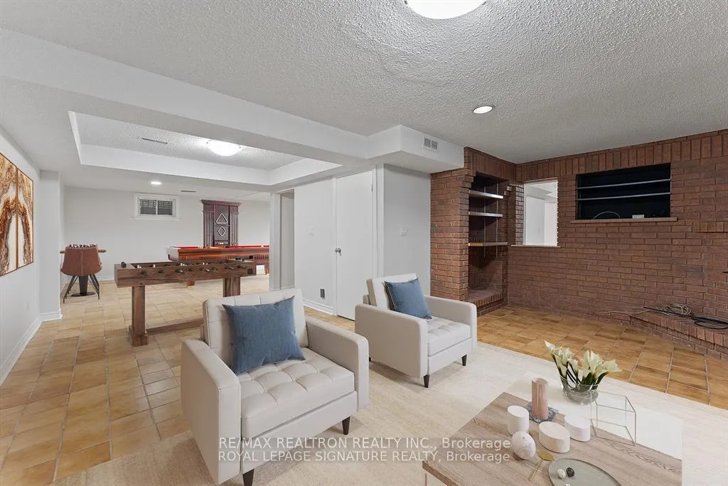 Photo 5 of Unit Basement, 30 Vanwood Road, Markham, Thornhill — HOMEH